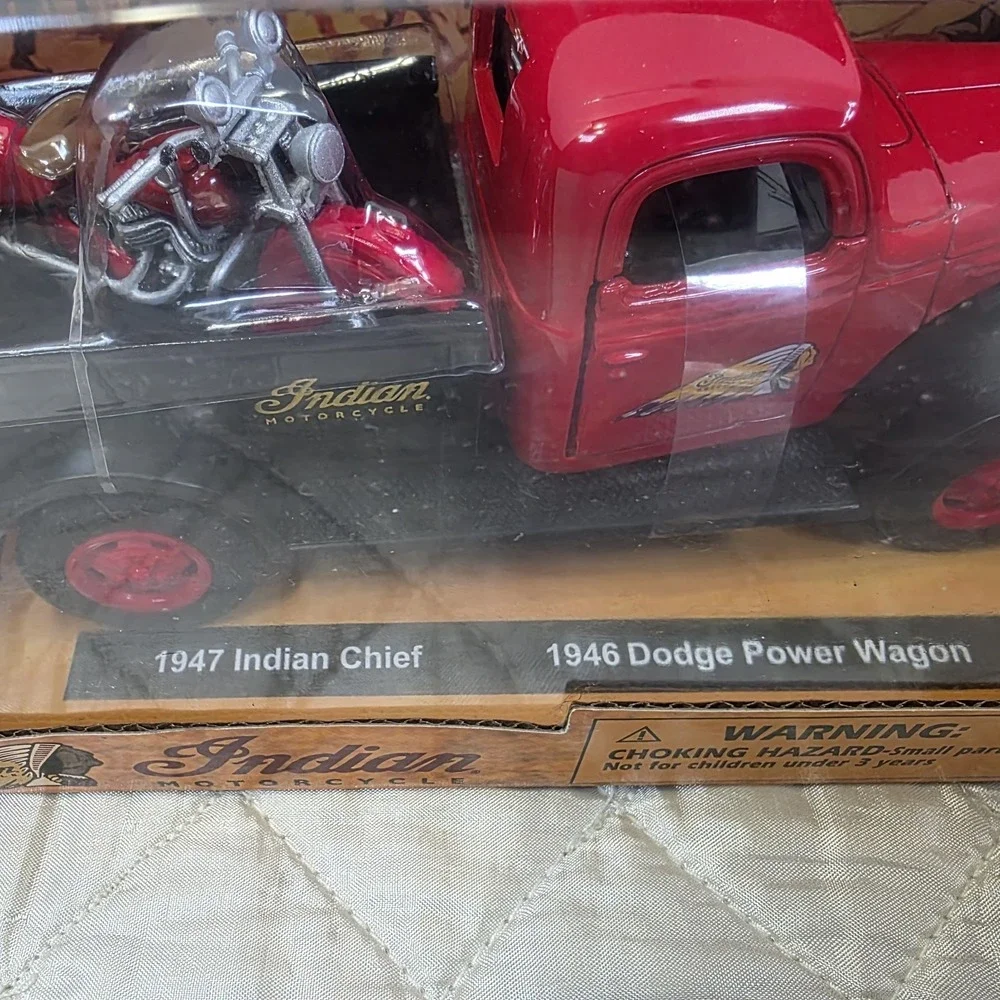 1947 Indian Chief‎ Motorcycle & 1946 Dodge Power Wagon 1:32 Scale Die-Cast